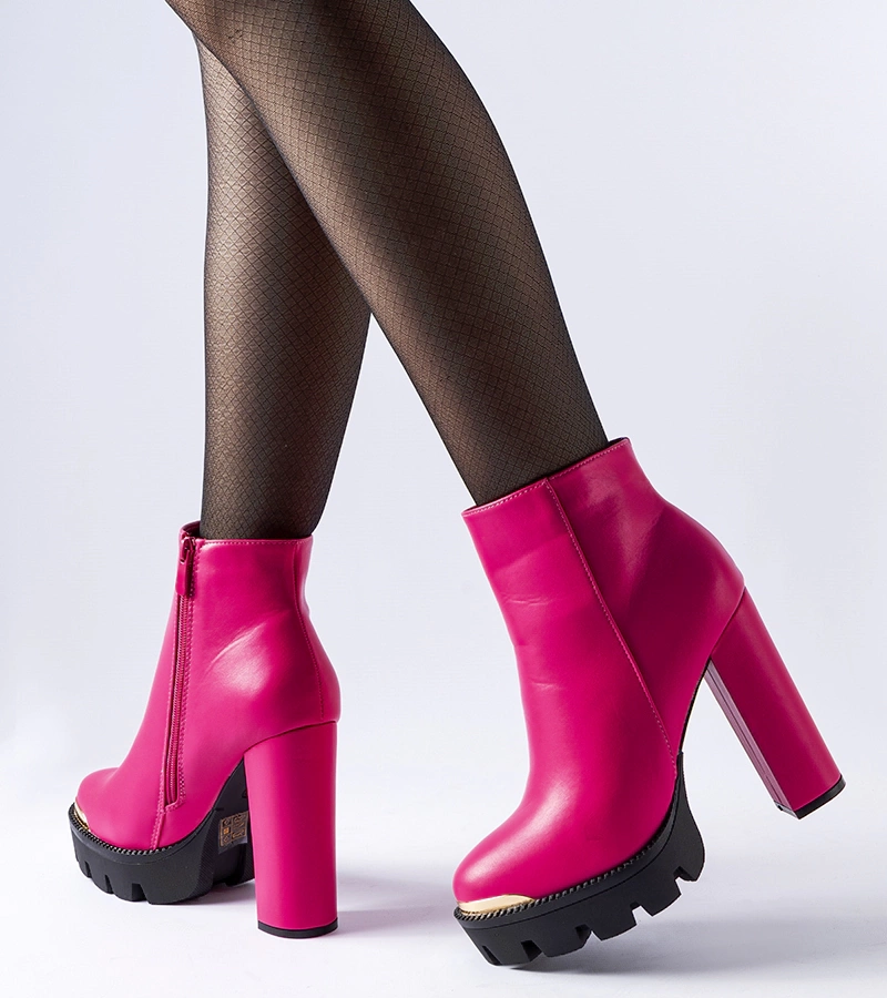 Ružové čižmy s ozdobnou špičkou na podpätku Pepe