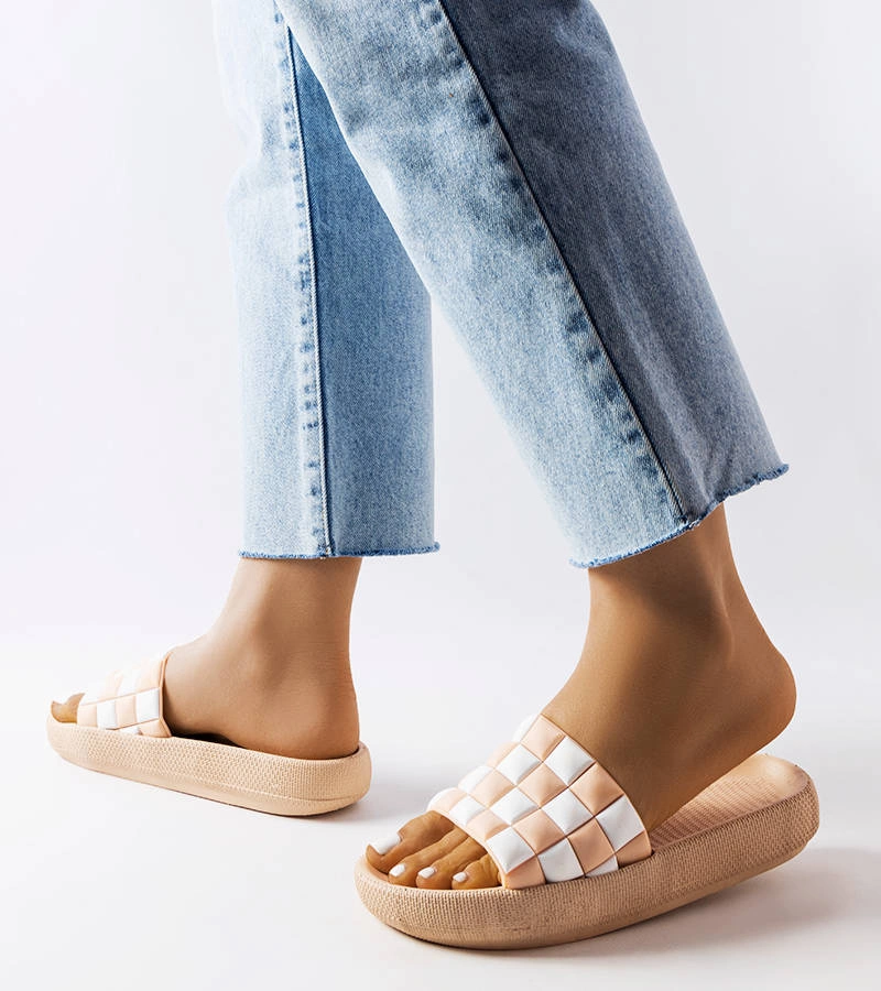 Béžové gumové žabky na platforme od spoločnosti Elin