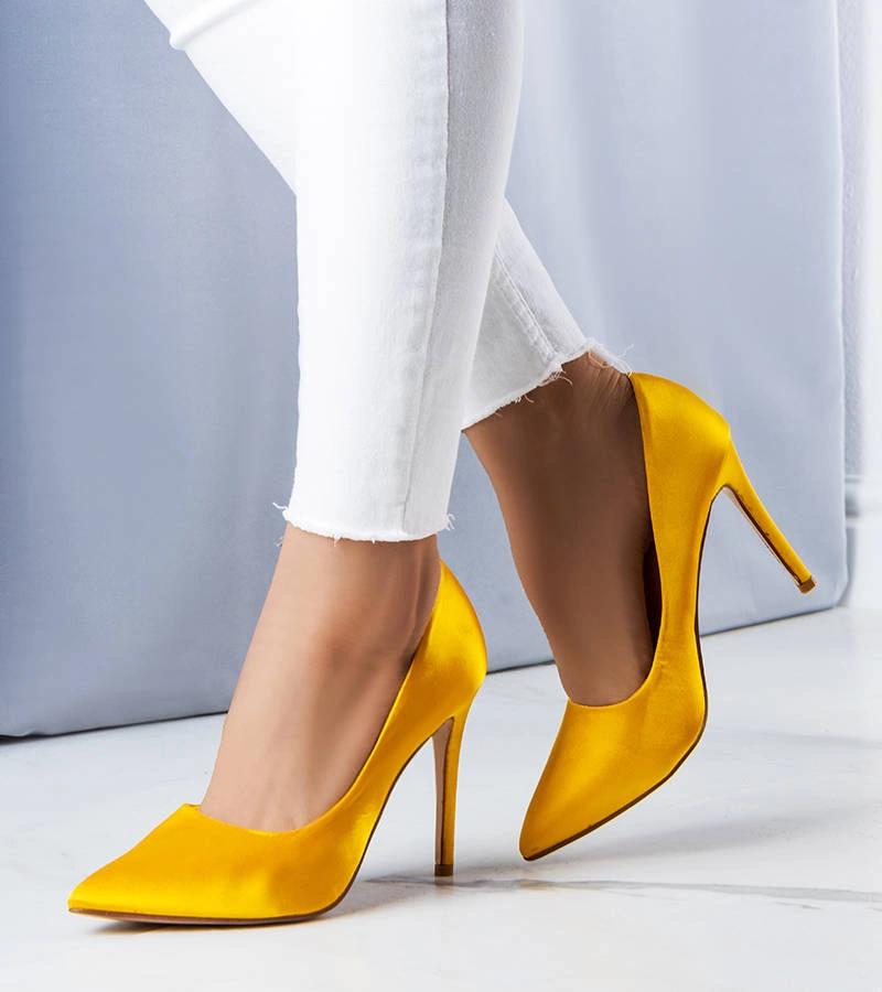 Žlté ihlice so saténovým povrchom Lochlan