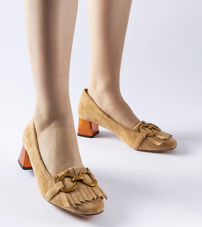 Bežové čižmy na stĺpe Basso