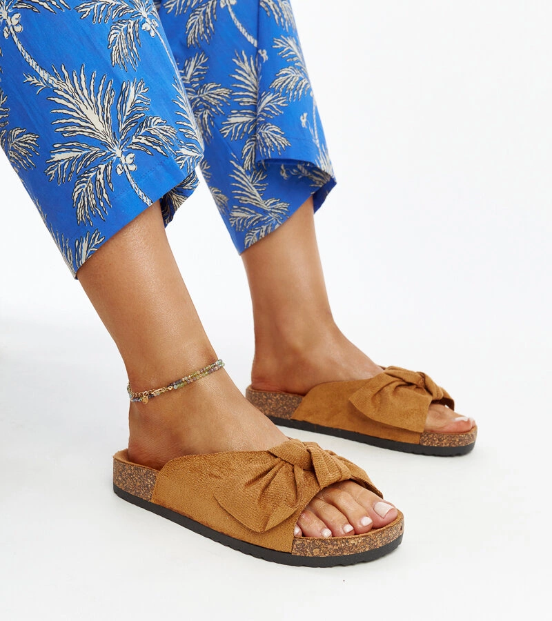 Hnedé šľapky na korkovej podrážke Aamu