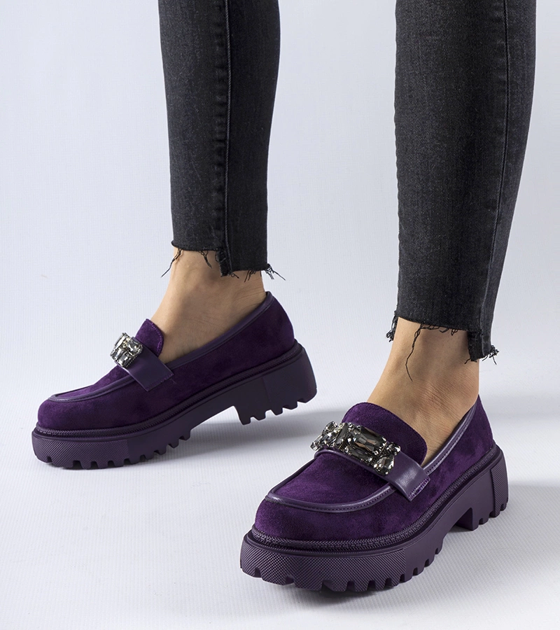 Fialové mokasíny zdobené zirkónmi Urbano