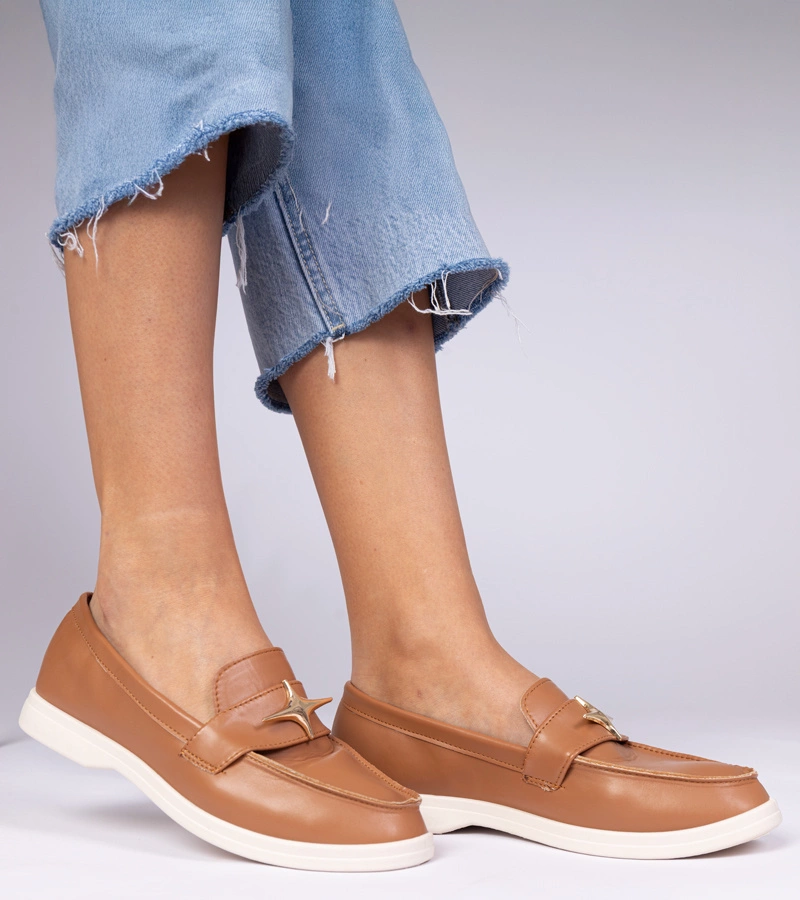 Hnedé dámske mokasíny so zlatou ozdobou Senna