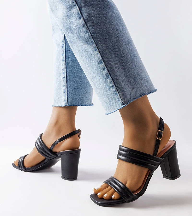 Čierne sandále na podpätku Moli