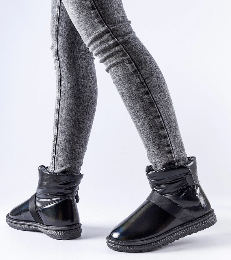 Čierne lesklé krátke snehule Delaune