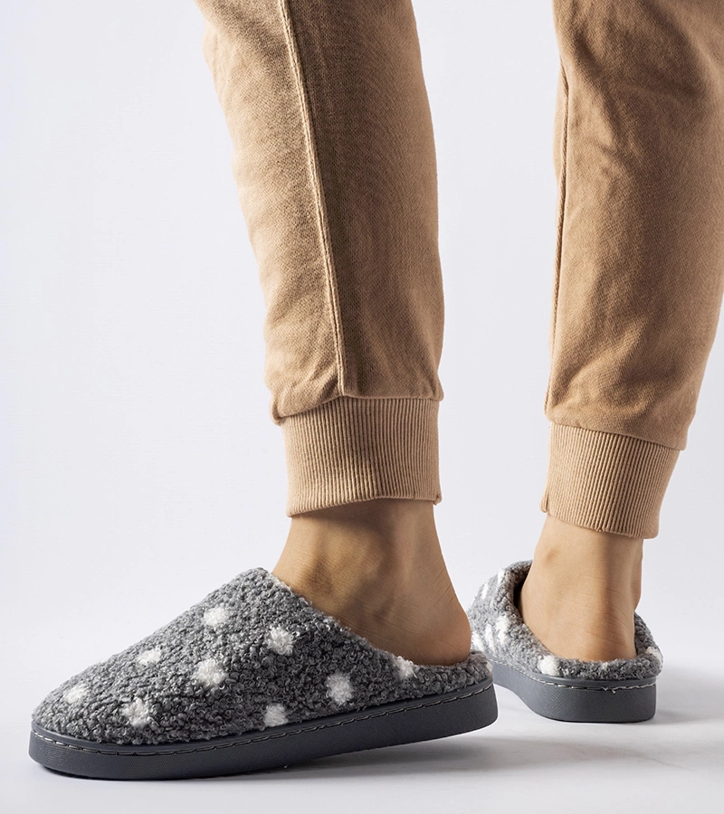 Sivé teplé papuče s bielymi bodkami Laino