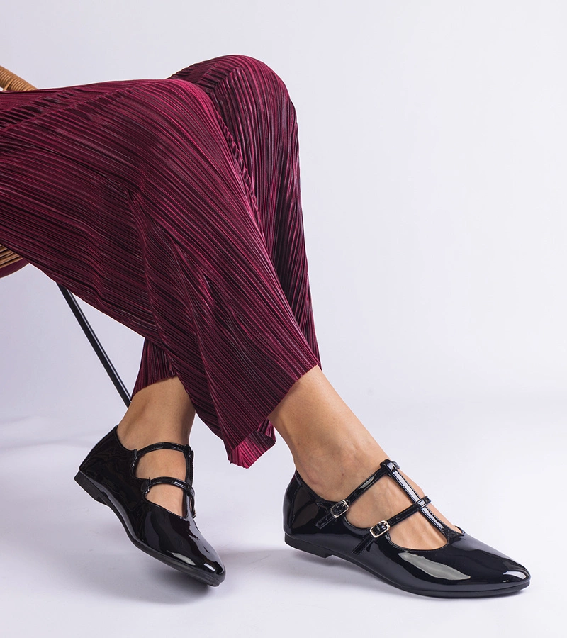 Čierne lakované balerínky s prackou Marinos