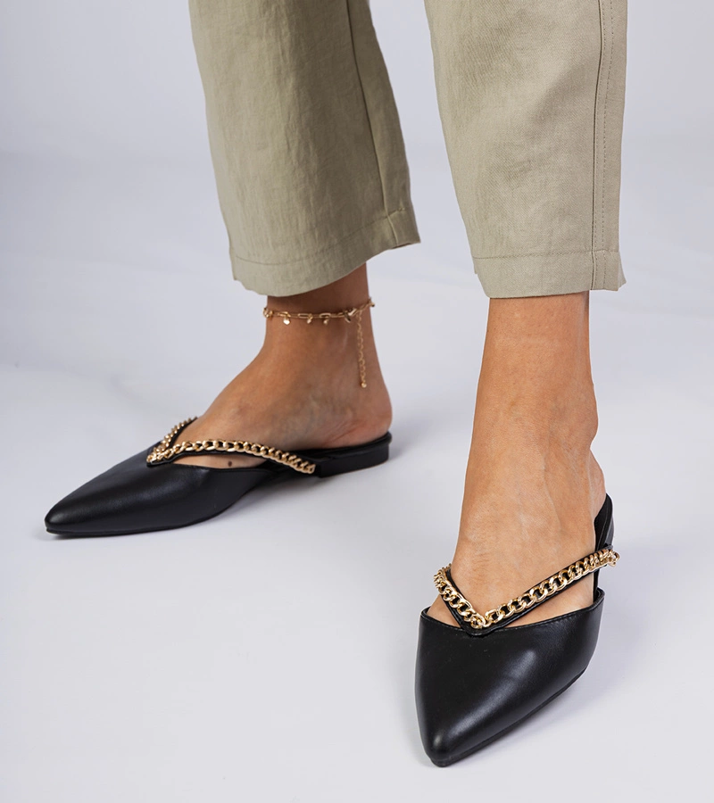 Čierne elegantné šľapky zdobené retiazkou Gerita