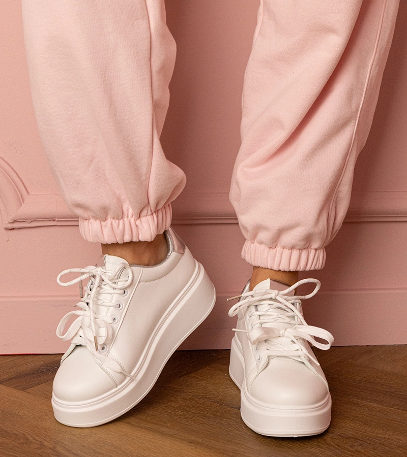 Bielo-strieborné športové tenisky na platforme Kler