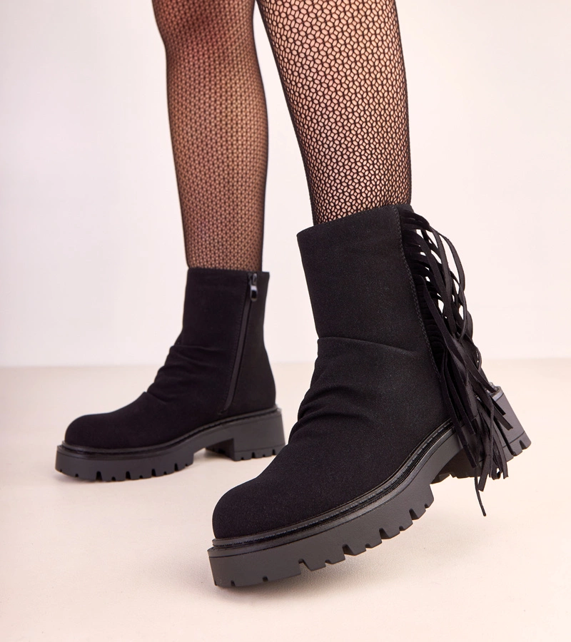 Čierne členkové topánky s brmbolcami na hrubej podrážke Silia