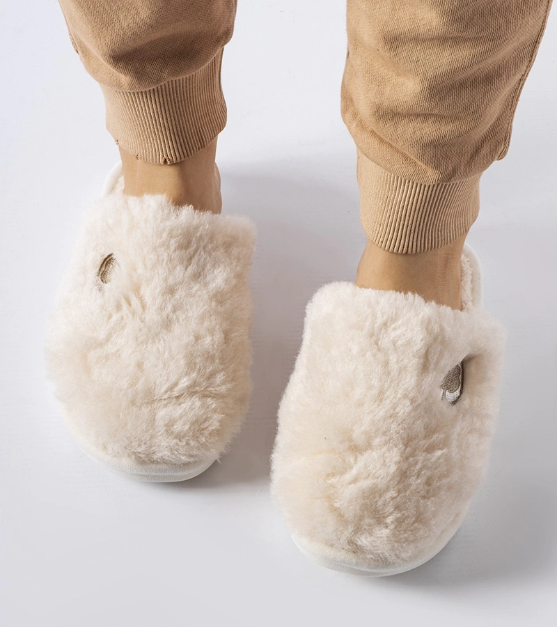 Hnedé teplé papuče s nášivkou Alessio