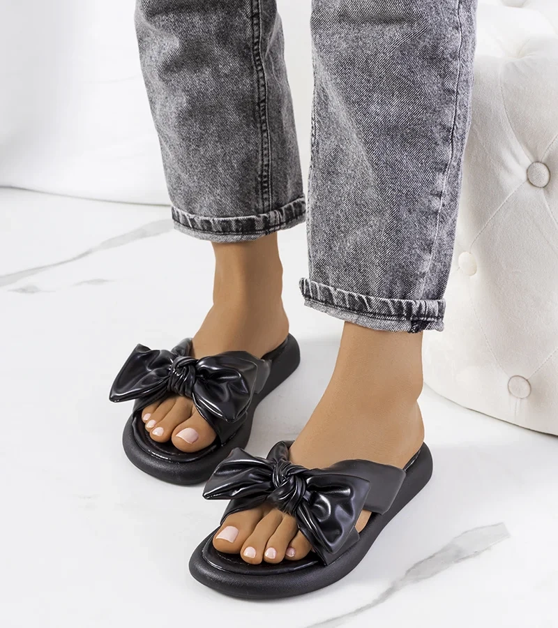 Čierne žabky s mašľou od Roio