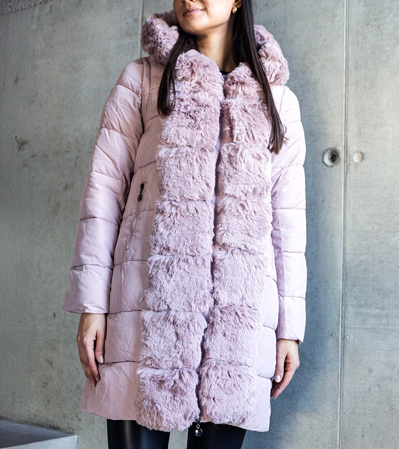 Ružová dlhá prešívaná bunda s odnímateľnými rukávmi zdobená kožušinou Louis.