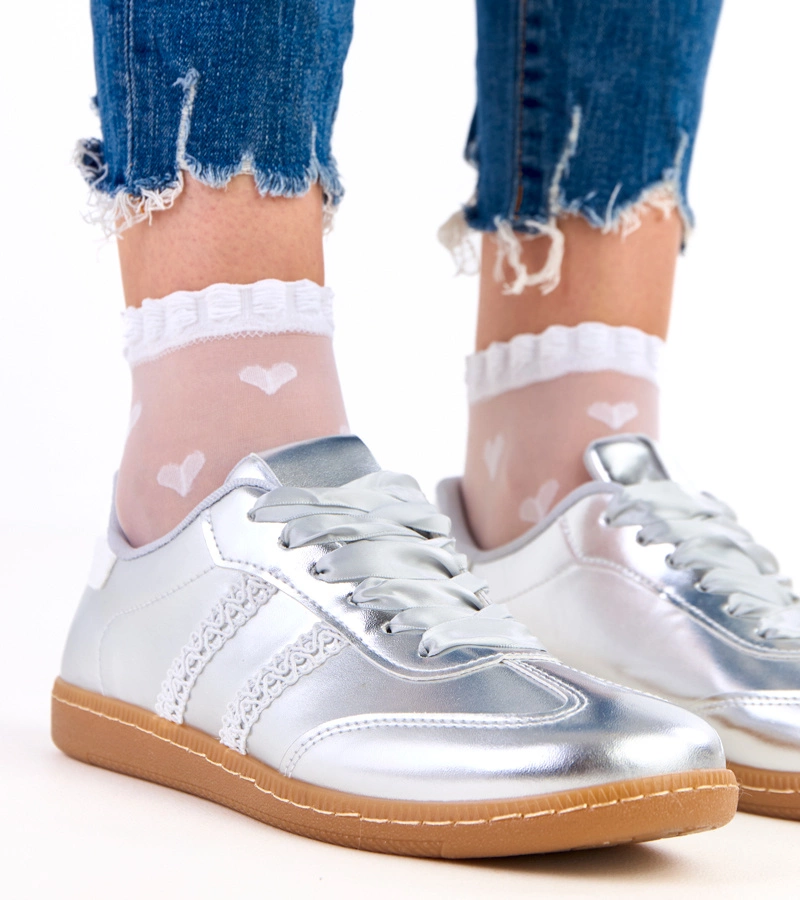 Strieborné dámske tenisky so saténovými šnúrkami Madres
