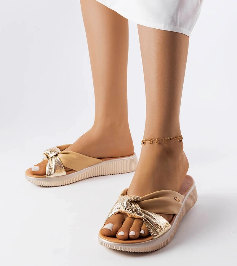 Béžové a zlaté žabky Luce na podpätku