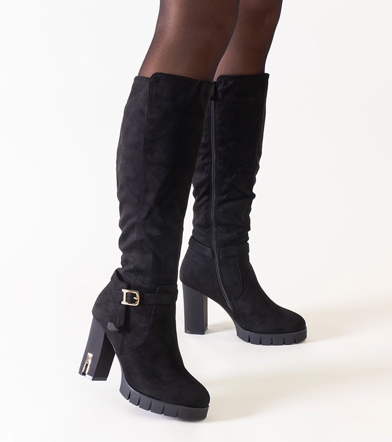 C Black insulated boots on a heel Alra.