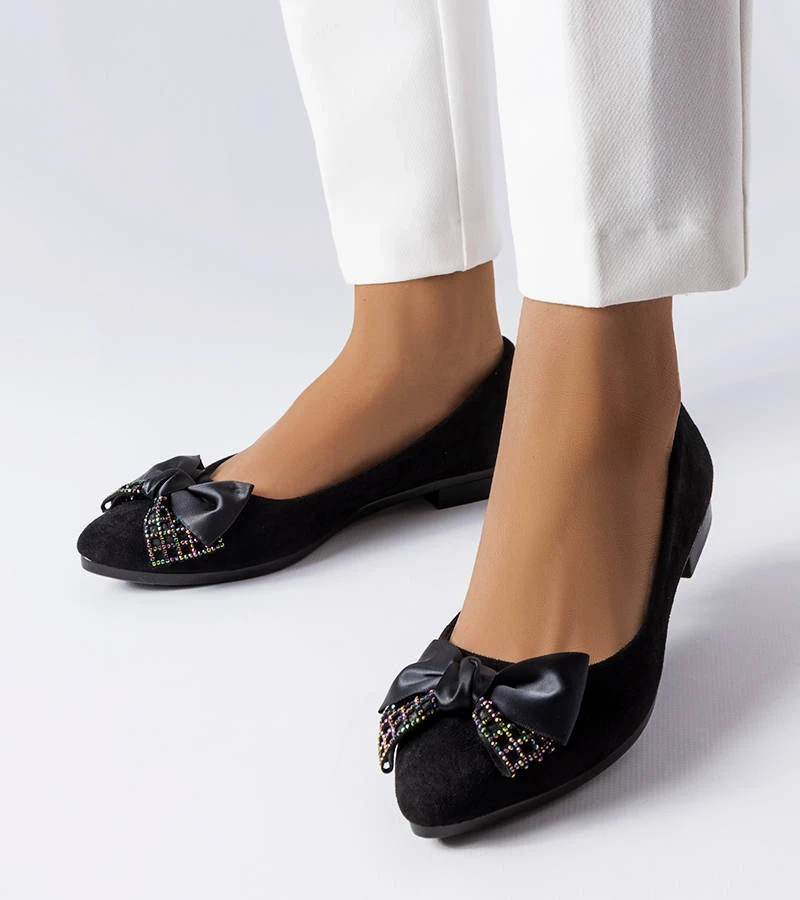 Čierne balerínky so špicatým nosom od Duval