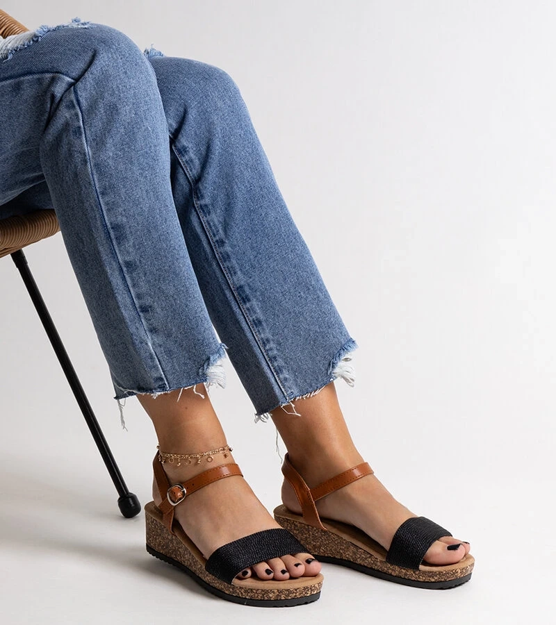 Čierne sandále na nízkej korkovej platforme Malada