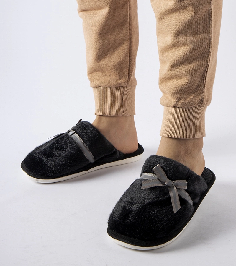 Čierne teplé papuče s mašličkou Antonino