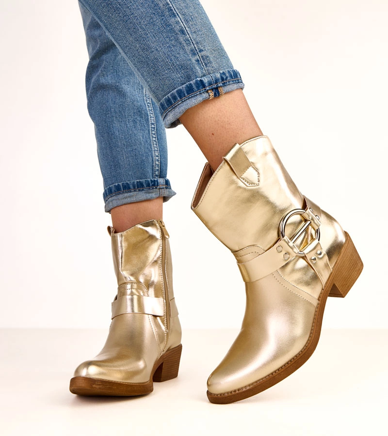 Zlaté kovbojky na podpätku s ozdobnou prackou Cedisa