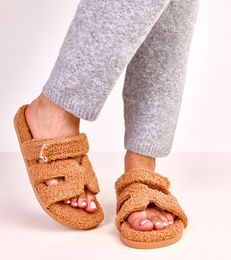 Svetlohnedé kožušinové papuče s otvorenou špičkou Greigan