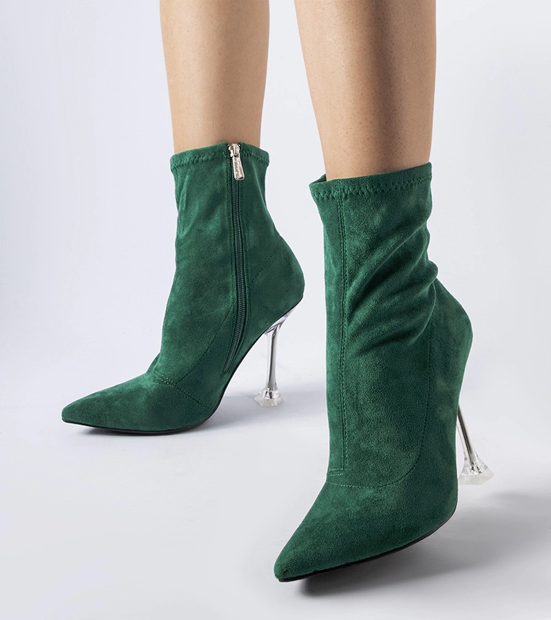 Zelené čižmy na ozdobnom opätku Ferguson.