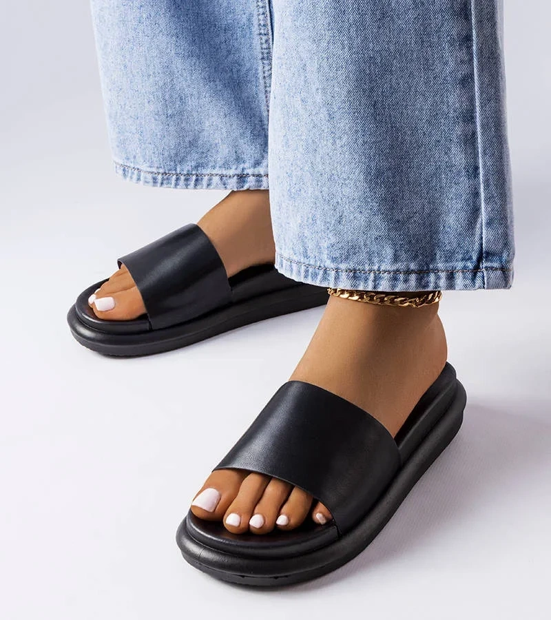 Čierne žabky na platforme Paquette