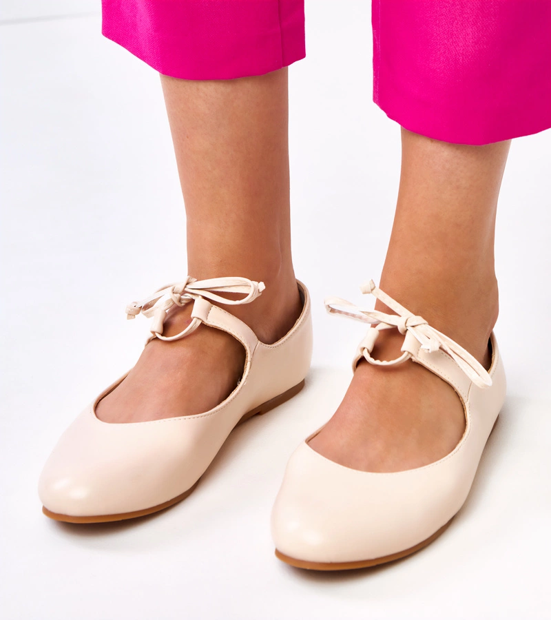 Béžové balerínky viazané na členku Sallay