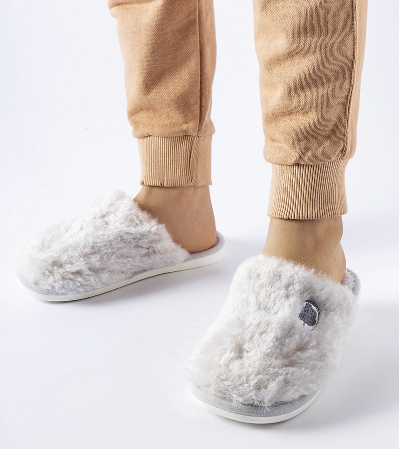 Sivé teplé papuče s nášivkou Alessio