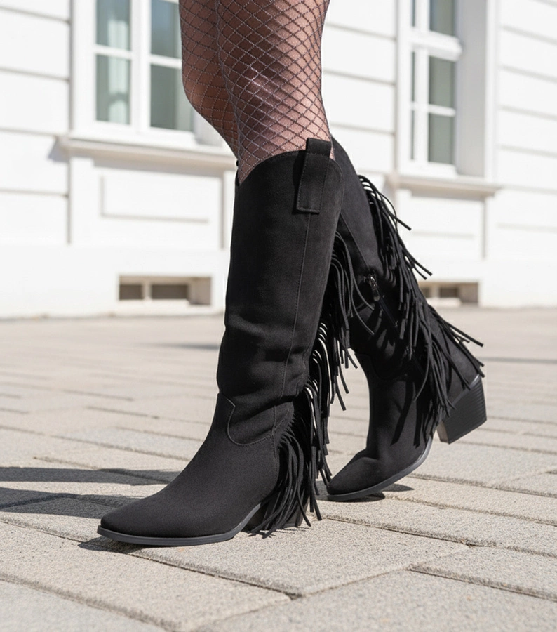 Čierne kovbojky zdobené strapcami Misa