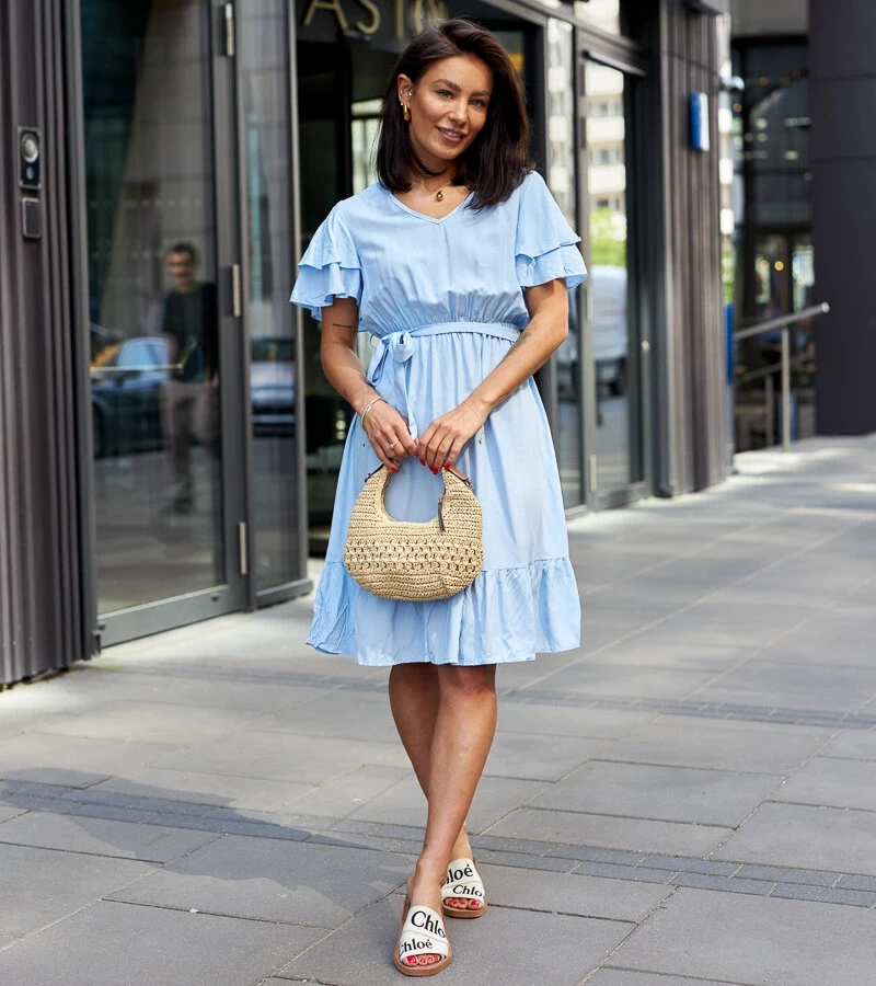 Modré midi šaty s páskom Sagasa