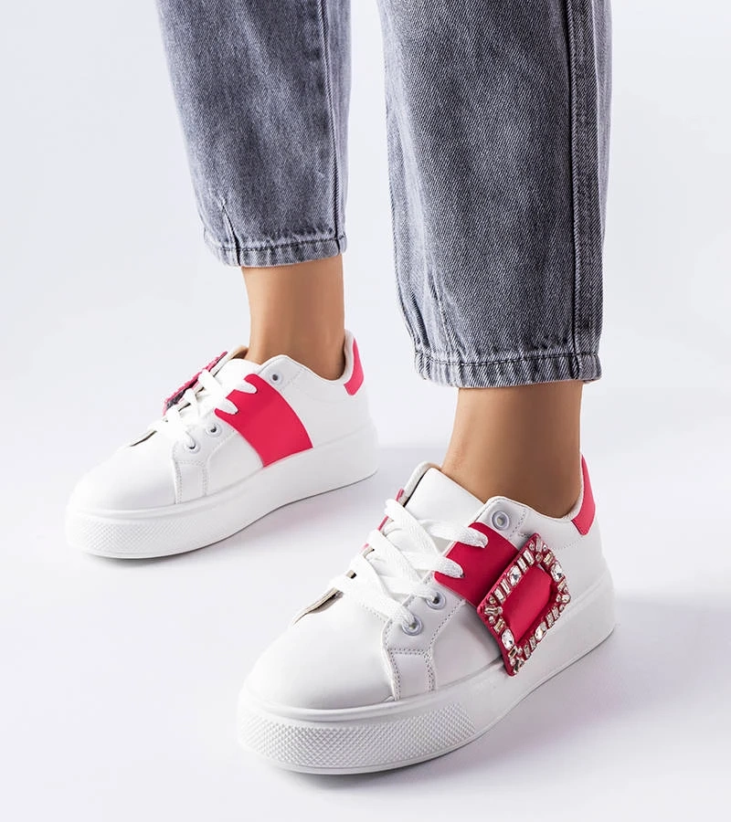 Biele tenisky zdobené ružovou prackou Ike