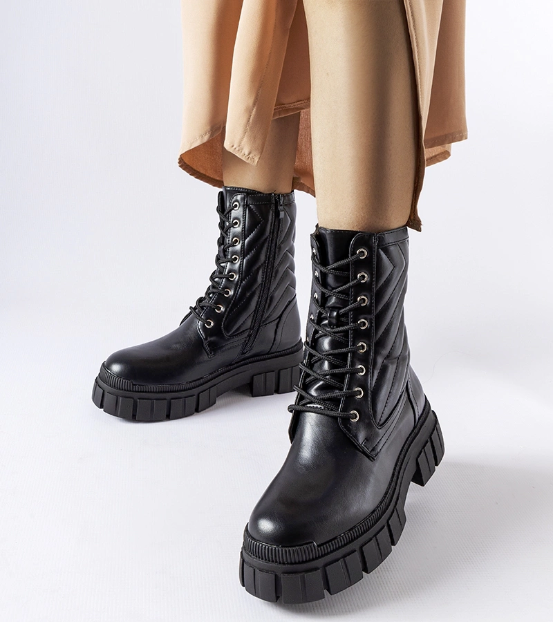 Čierne tašky zdobené prešívaním Fiacre