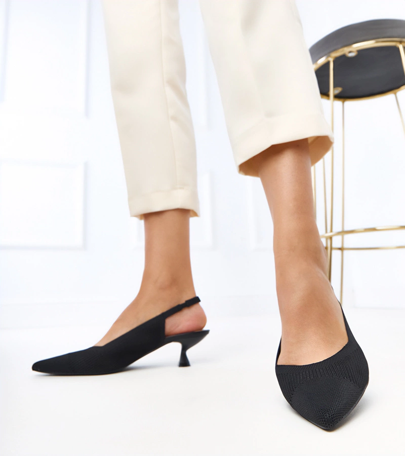 Čierne látkové lodičky na nízkom opätku Cassie