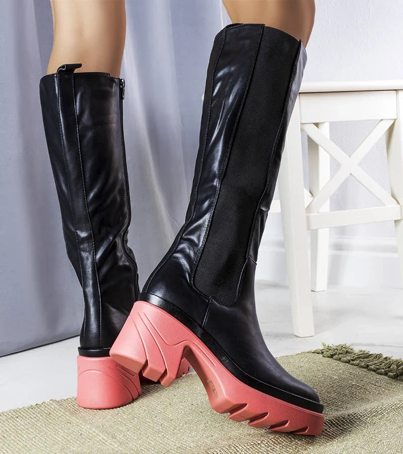 Čierne čižmy s ružovou podrážkou Charla