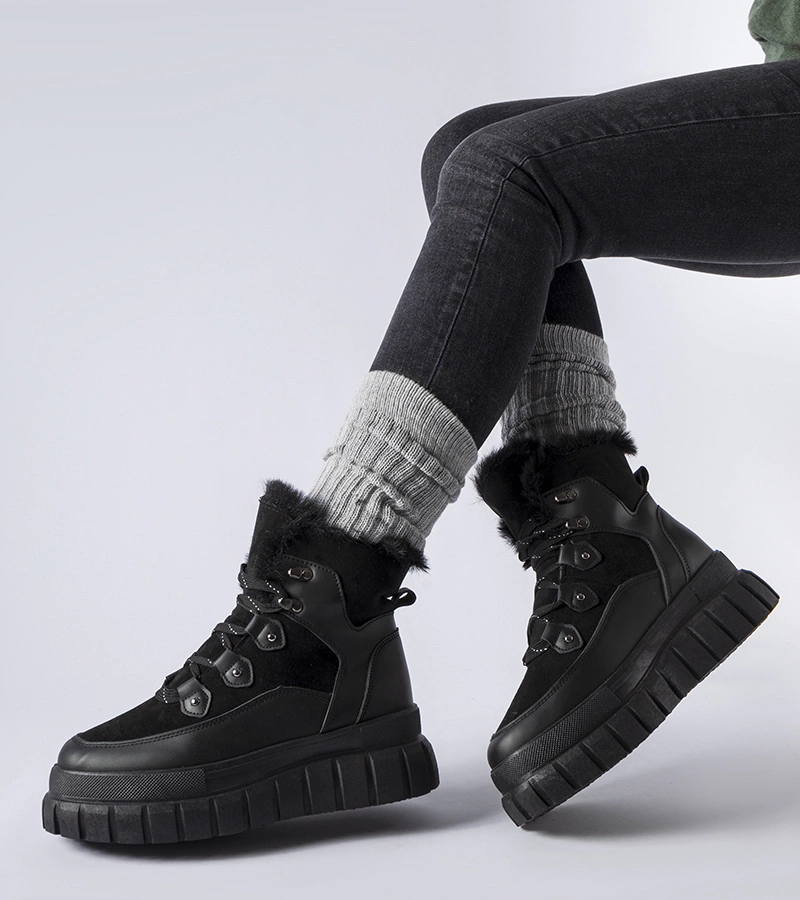 Čierne čižmy na robustnej podrážke Cervantes