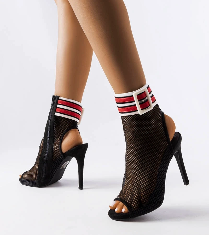 Čierne ihlice so sieťovinovým zvrškom od značky Glo