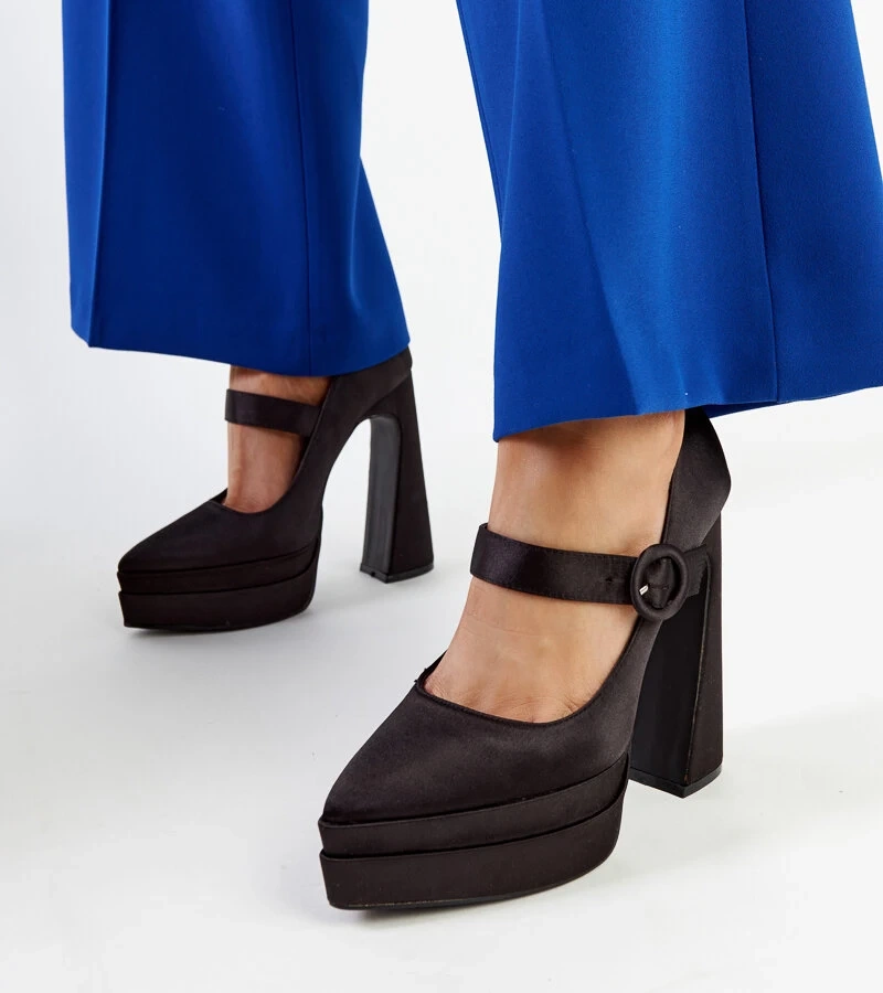 Čierne topánky na vysokom opätku od Mikea