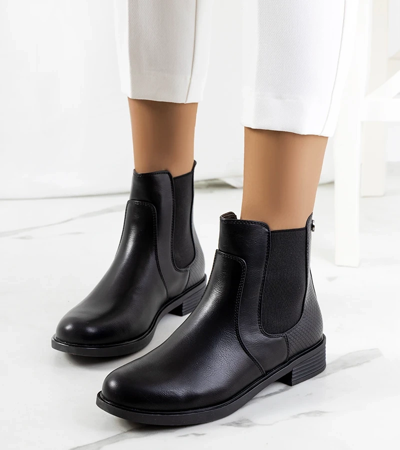 Čierna klasika botki Marines