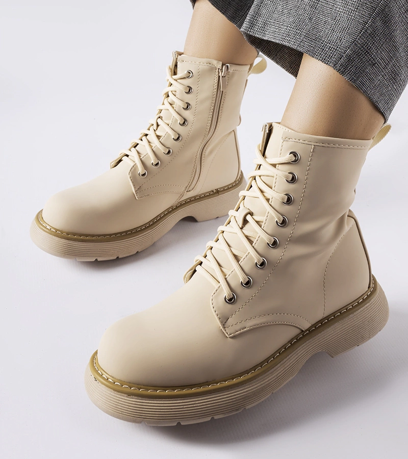 Beige klasické trapery Benvenuto