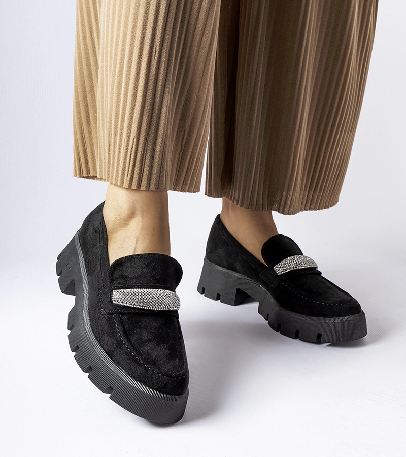 Čierne mokasíny na pevnej podrážke Macario