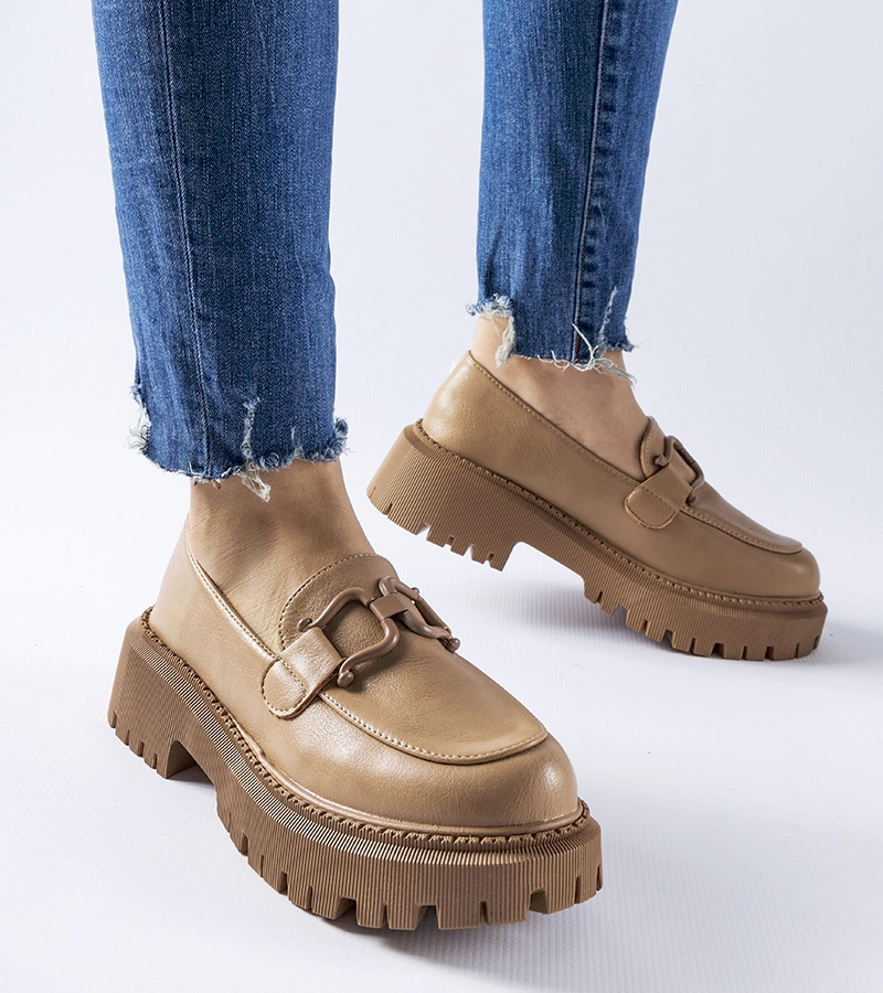 Hnedé mokasíny zdobené prackou Cava