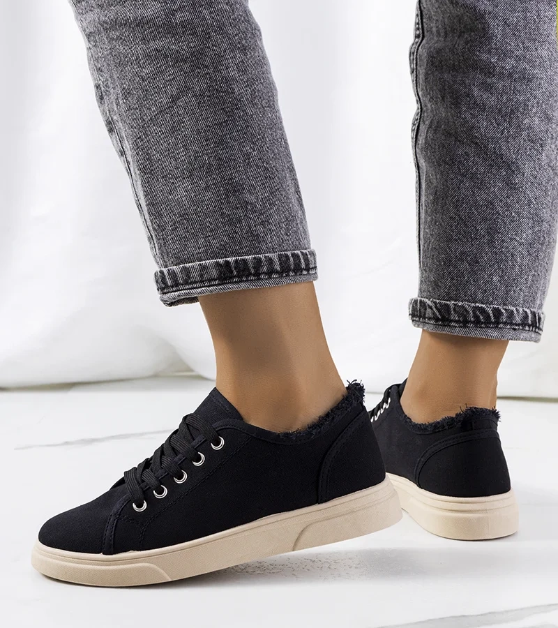 Klasické čierne tenisky Estes