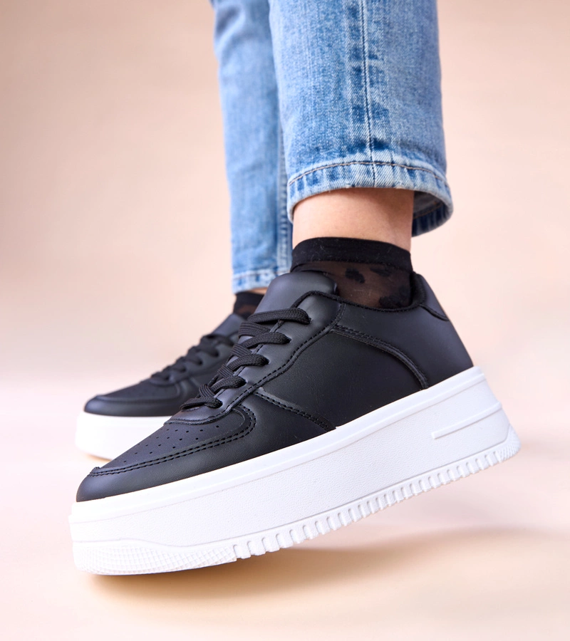 Čierne tenisky na platforme Avita