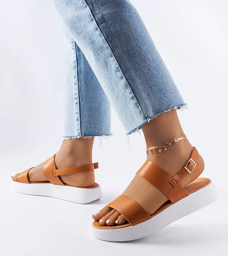 Hnedé sandále na platforme Isaac