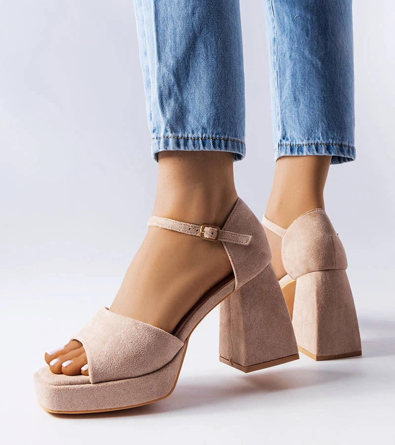 Béžové sandále s módnym podpätkom Vinceza