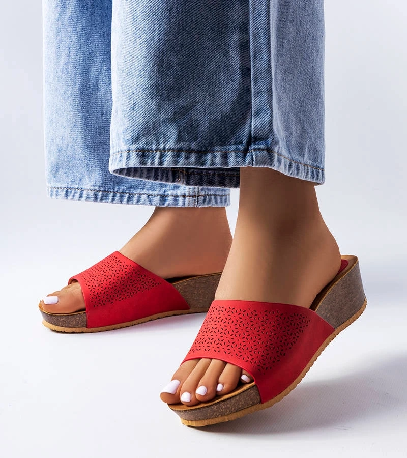 Červené ažurové žabky Bourque na podpätkoch