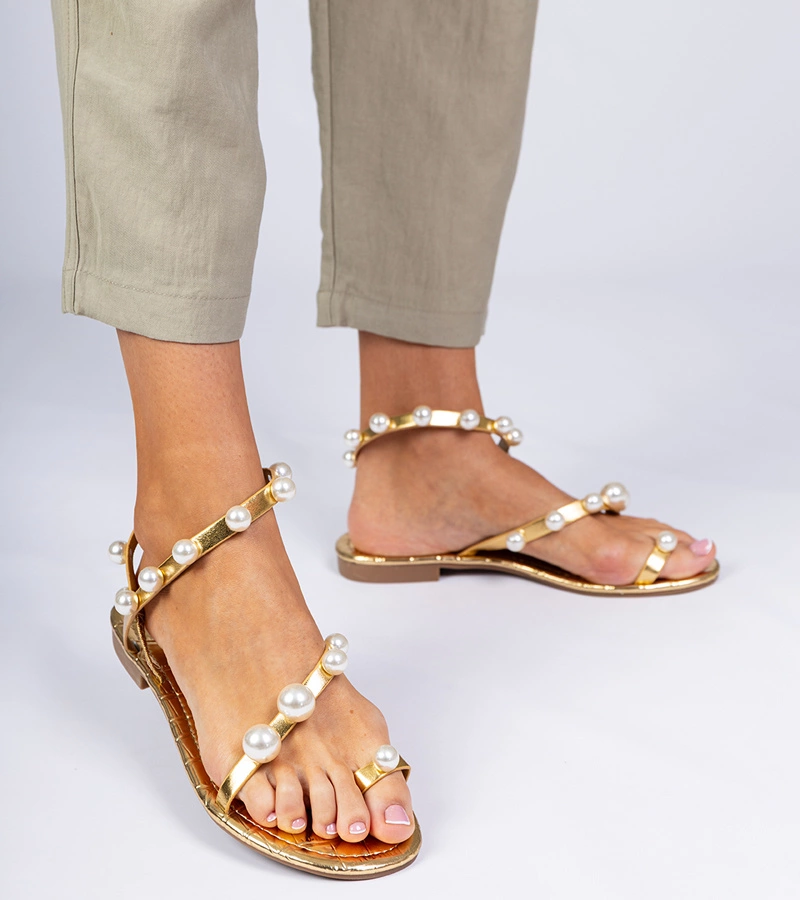 Zlaté dámske sandále zdobené perličkami Sarino