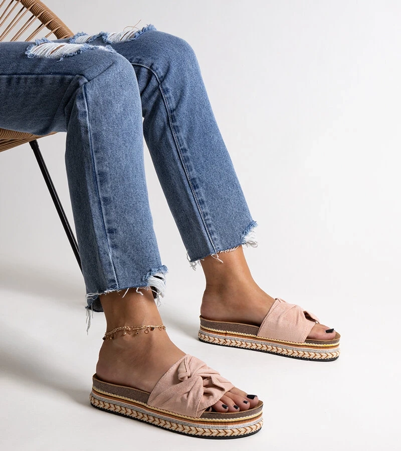 Masívne ružové žabky s dekoratívnou podrážkou Nibalie