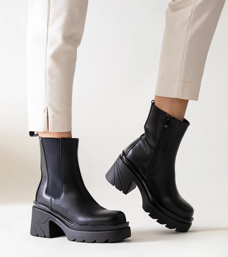 C Black boots na masívnom podpätku Tharney.